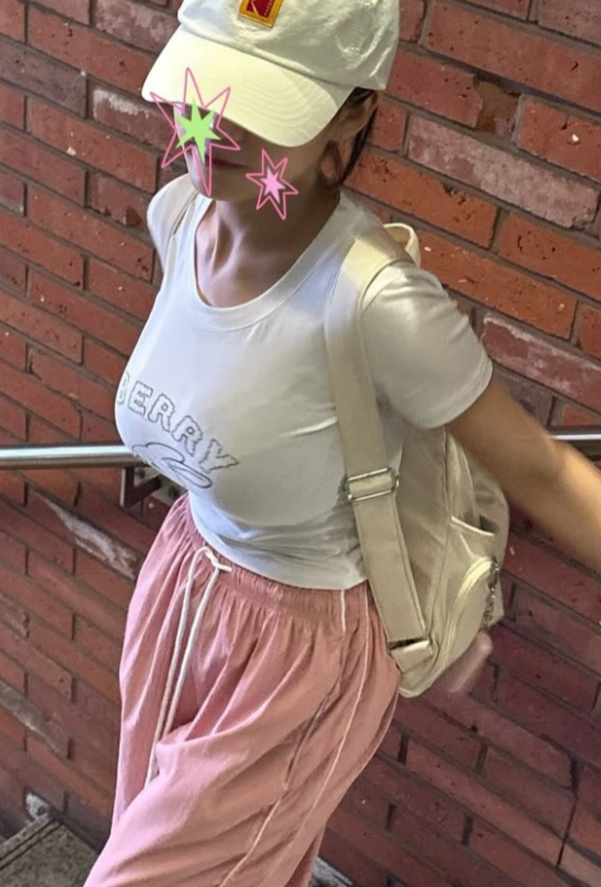 amilquerec1974's tweet photo. 私はどうやら爆乳というより超乳らしい https://t.co/gAD0OHilMC
