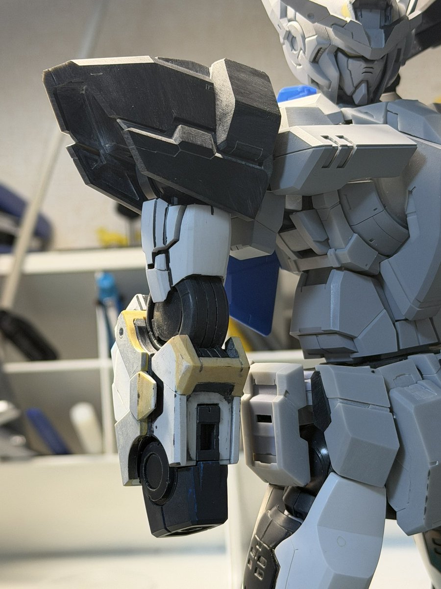 12pal_k's tweet photo. #PGアストレアll
右腕はサフ待機状態
次は左腕の仕上げ！
まずはガントレットの表面処理から https://t.co/6piyvCnSRL