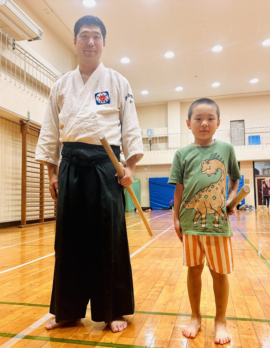 busenkai_jp's tweet photo. 2026/6/9 笄小学校

【剣術】
一之素振
二之素振
三之素振
四之素振
五之素振
六之素振
七之素振
左右之合わせ
四方切
五之合わせ

【杖術】
突き

#岩間神信合氣修練会
#合気道
#笄小学校 https://t.co/d5mamMLRYZ