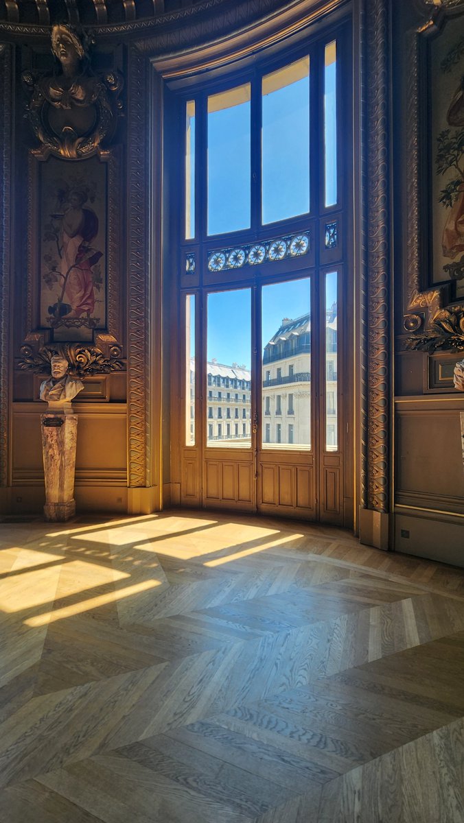 muffinboi18's tweet photo. Palais Garnier ค่ะ!!! ไม่แน่ใจว่านับเป็นมิวเซียมมั้ยแต่หนูอยากมาแชร์มาก concept ของเขาคืออยากให้โรงละครนี้เหมือนกับการแสดงเหมือนกัน ทุกมุมเลยมีรายละเอียดสวยงามไปหมดเลย แล้วยังเป็นที่มาของ Phantom of the Opera อีก สายมิวสิคัลอย่างหนูเกือบเป็นลม ถ้าใครไปปารีสแนะนำจริงๆค่ะ😭💕✨️ https://t.co/71NoPbQQOP