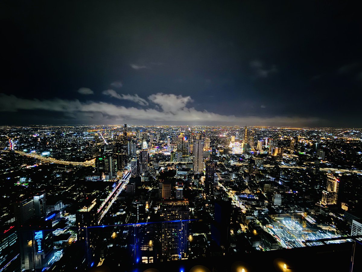 takecy0616's tweet photo. 今日からバンコク。
到着してディナーはOjo Bangkokでメキシカン料理。
76階からの夜景と美味しい料理がたまらない。 
#ojobangkok #バンコク #ナゴレコ #マハナコーン https://t.co/VWpz34kSrE