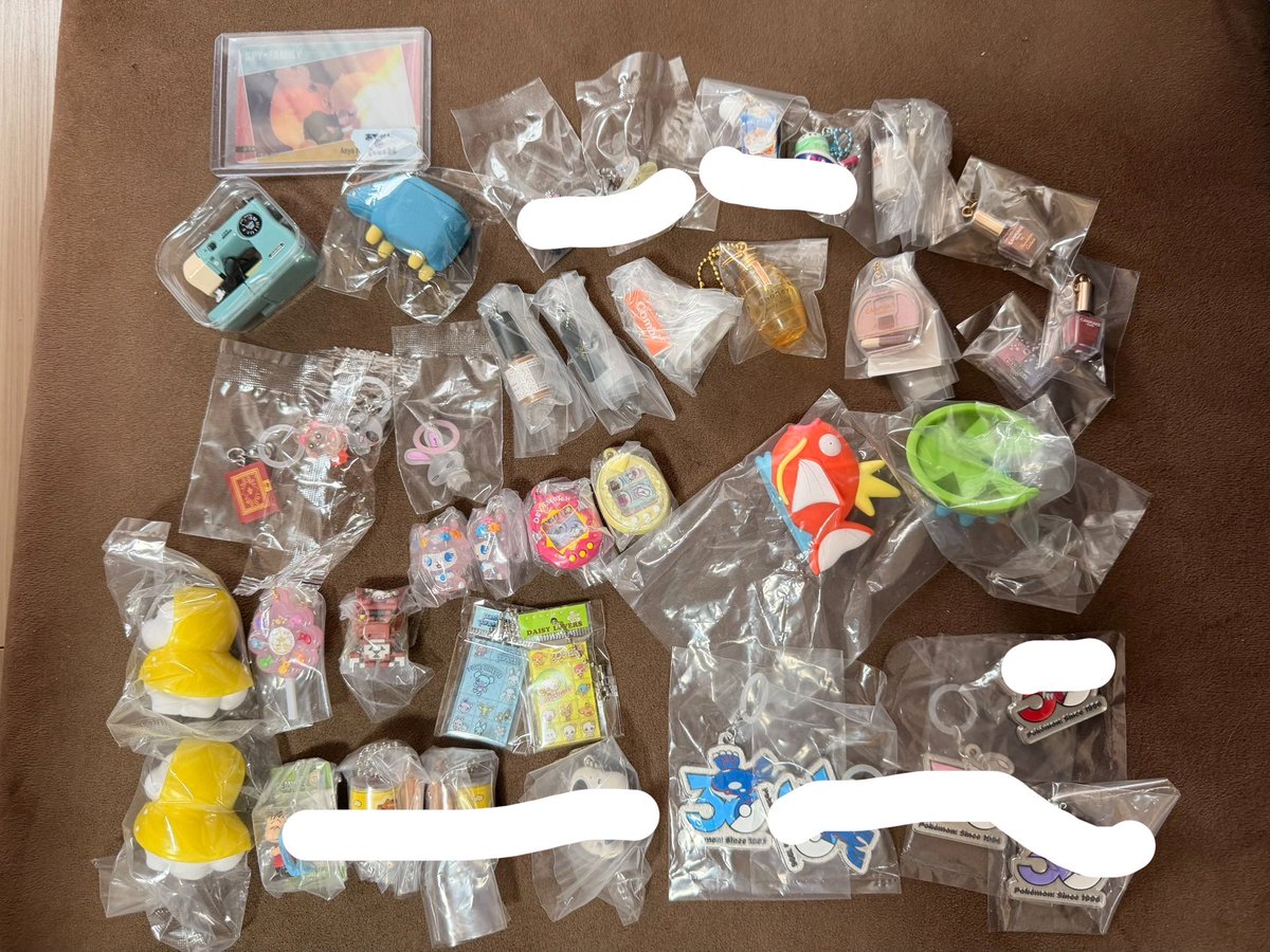 inu286's tweet photo. CANMAKE キャンメイク ミニチュアチャーム＆グミ 交換 讓渡
譲：1枚目　求2-4枚目

譲度可能 https://t.co/xC5L8CaoP4
