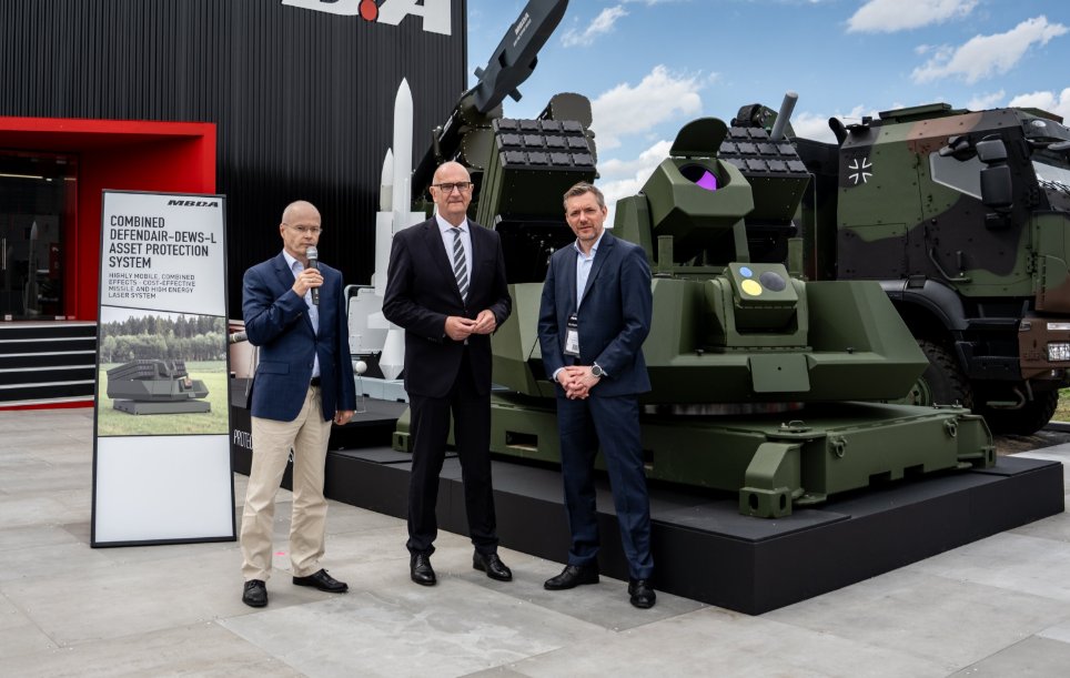 Jeff21461's tweet photo. Palletised turret mounting 24 DefendAir Short-Range Counter-UAS missiles and a high-energy laser. https://t.co/7qWbK3WkyP