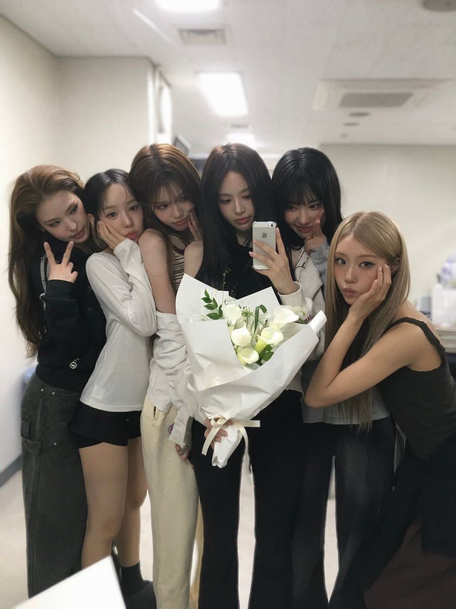 ko2boll's tweet photo. 울즈나즈나 너무 사랑해요 ….🫰🏻🫰🏻💕 https://t.co/WxxjZmux8M