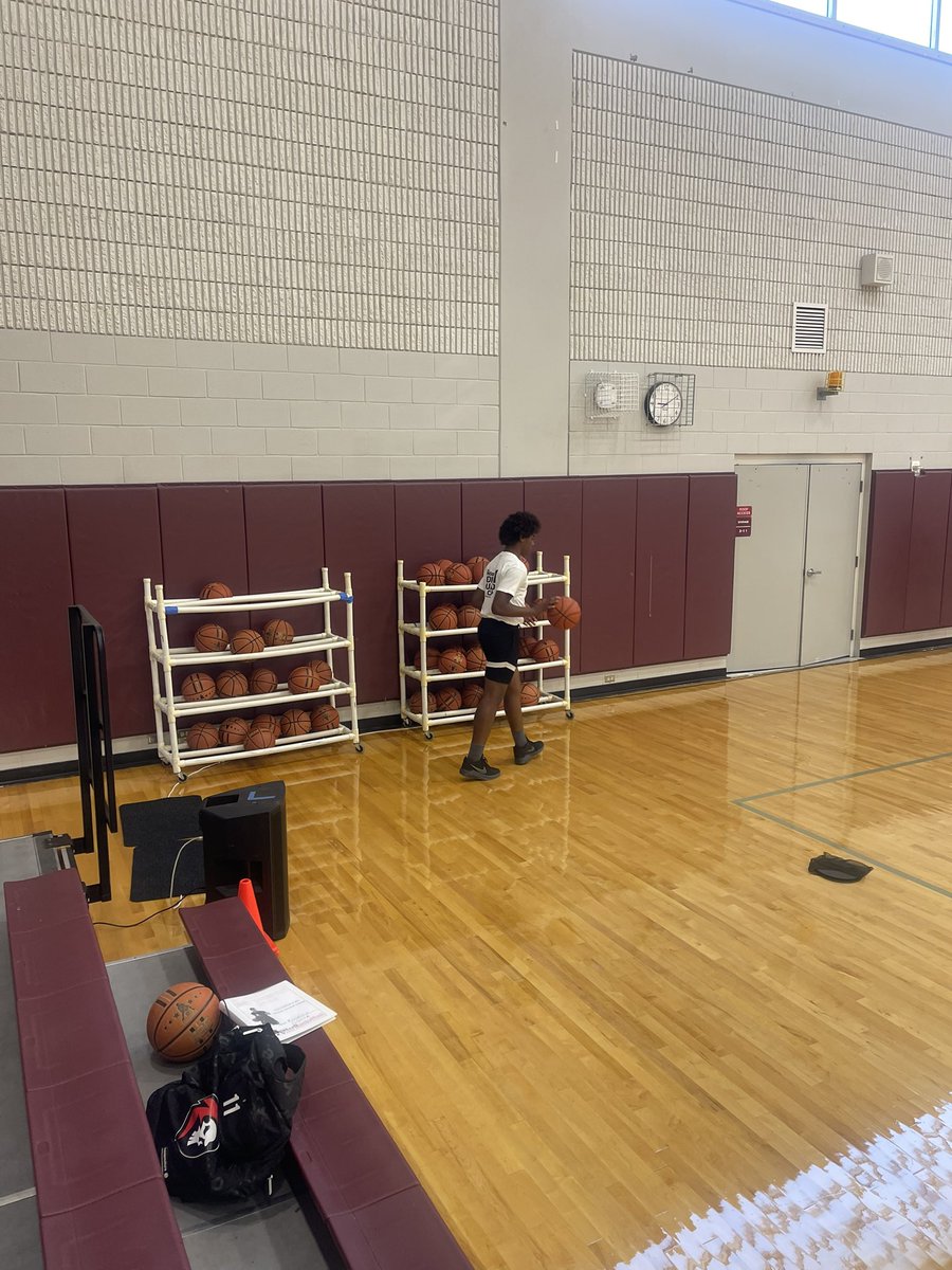 BigChopFL's tweet photo. #otterbasketball #camp #basketball #recruit #train https://t.co/ApijOImjnE