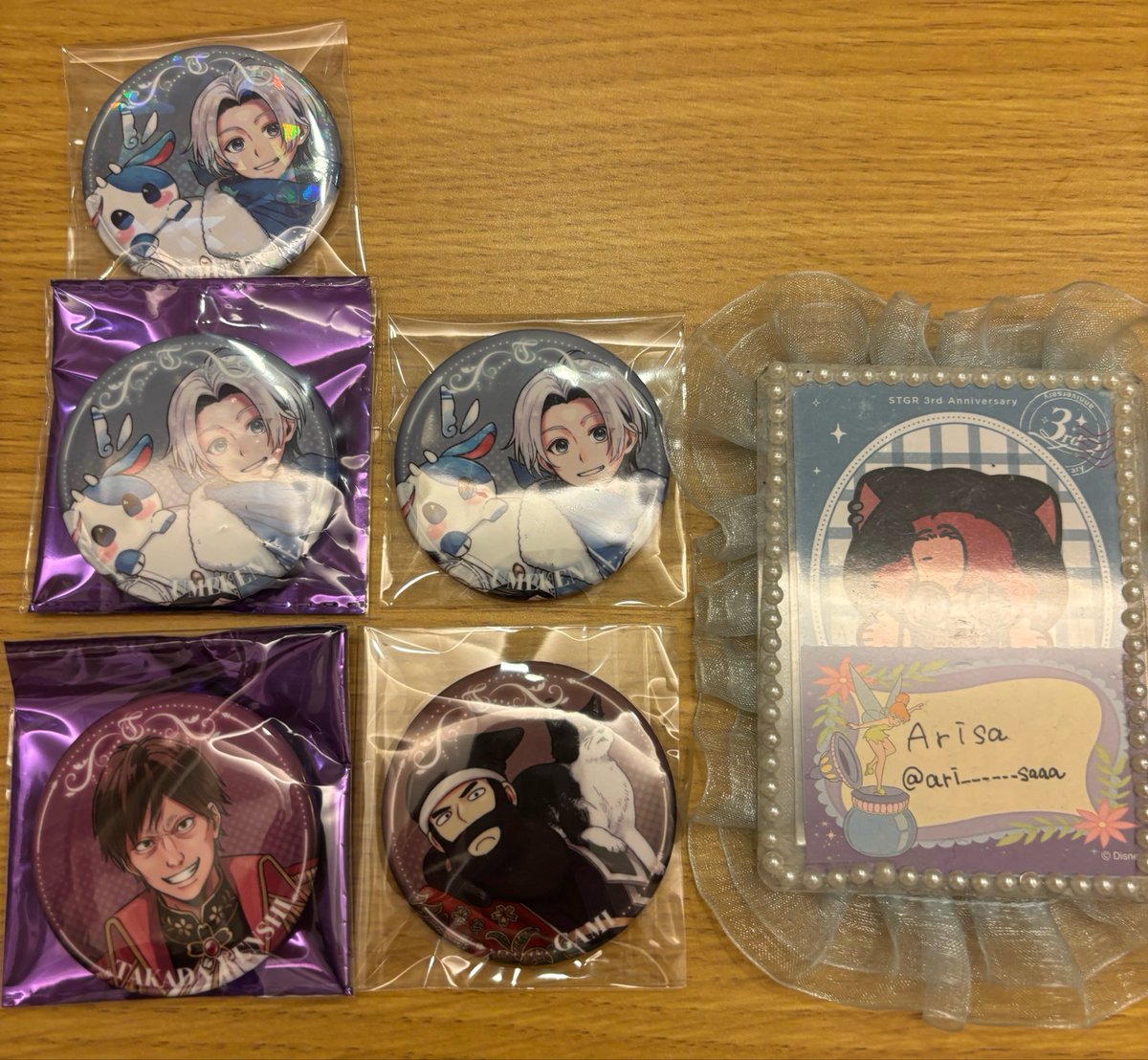 ari______saaa's tweet photo. 【交換】高田村交易所 2周年 缶バッチ 特典

【譲】🌸1 🥛3(ホロ1) gm1

【求】🐧

ホロも1:1可能

#高田村交易所交換譲渡 https://t.co/Nq76u7JyGI