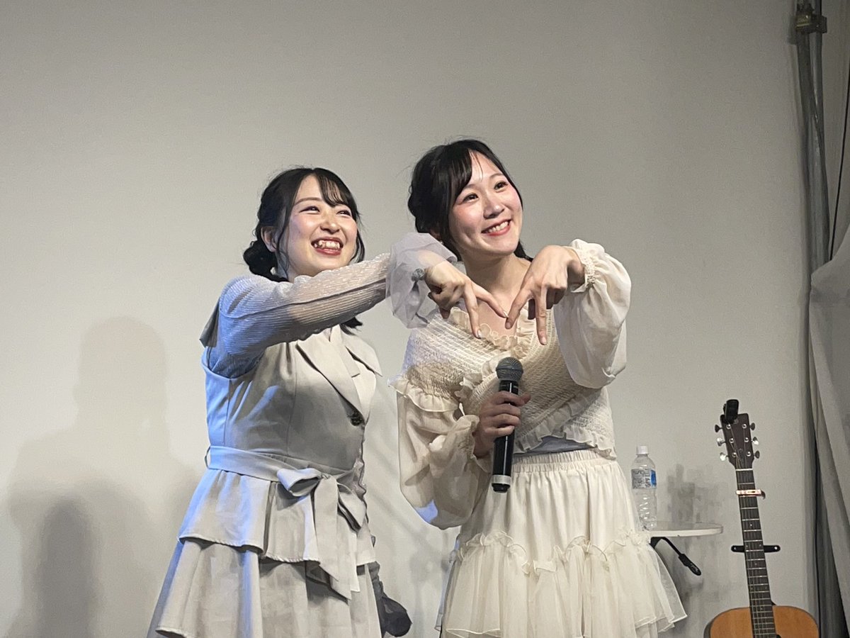 Moelys2's tweet photo. 鈴木千絵×Moelys ツーマンライブ "MOTIVATION"
ありがとうございましたー！！！✨️

めっちゃ良かった！本当によかった！
今年1番いいライブやった！！！

大小あれどコラボ全11曲😳
ボリューミーすぎる😍

来場＆配信のもえりすなー＆ちえのわの皆様、ほんまにありがとう〜🥰

配信まだ買えます🎵 https://t.co/pj2jCXkBqz
