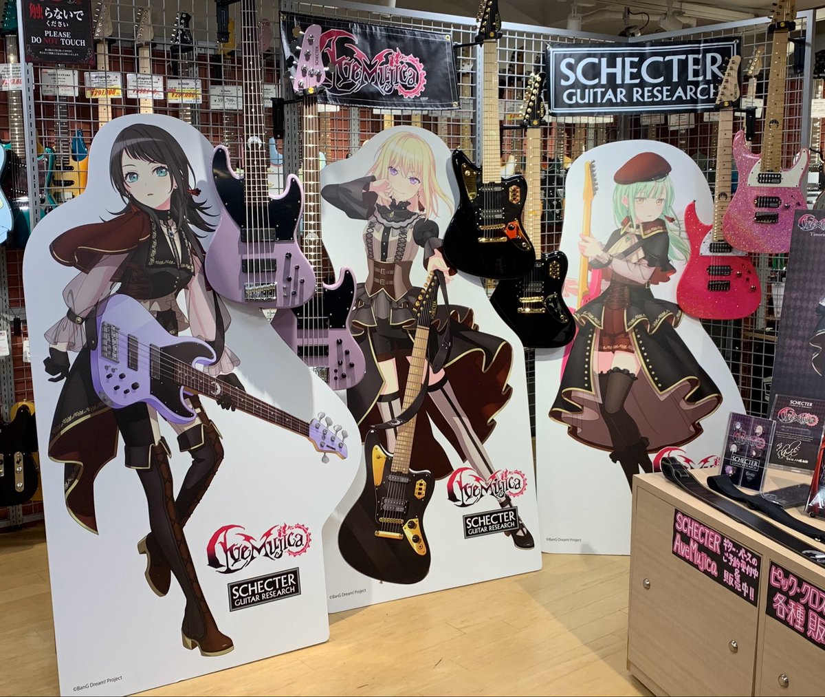 Muusshhuu's tweet photo. #ロックの日

寝る前に少し聴くか🎸 https://t.co/Aym1Ff4byd