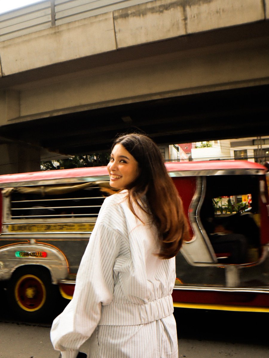 teamanjiuniv's tweet photo. May that beautiful smile stay with you always, kahit saan ka man dalhin ng biyahe ng jeep. The Sunshines will stay—always here, always proud, and always rooting for you, no matter where life takes you.

🔗https://t.co/rmXLhqKvkm

#AnjiSalvacion @anjisalvacion https://t.co/s5PJV2ZwF6