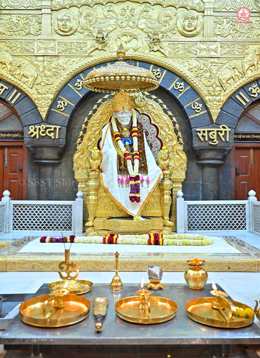 SaiShraddha11's tweet photo. 🙏श्री शिरडी साईबाबा धूप आरती दर्शन🙏
🌹मंगलवार ९ जून २०२६🌹
आरती साईबाबा । सौख्यदातार जीवा । चरणरजातली 
द्यावा दासा विसावा, भक्तां विसावा ।। आ ।।
जाळूनियां अनंग। स्वस्वरूपी राहे दंग ।
मुमुक्षु जनां दावी । निज डोळां श्रीरंग। डोळां श्रीरंग।।
आरती साईबाबा...... https://t.co/Xj1Sz9SR4J