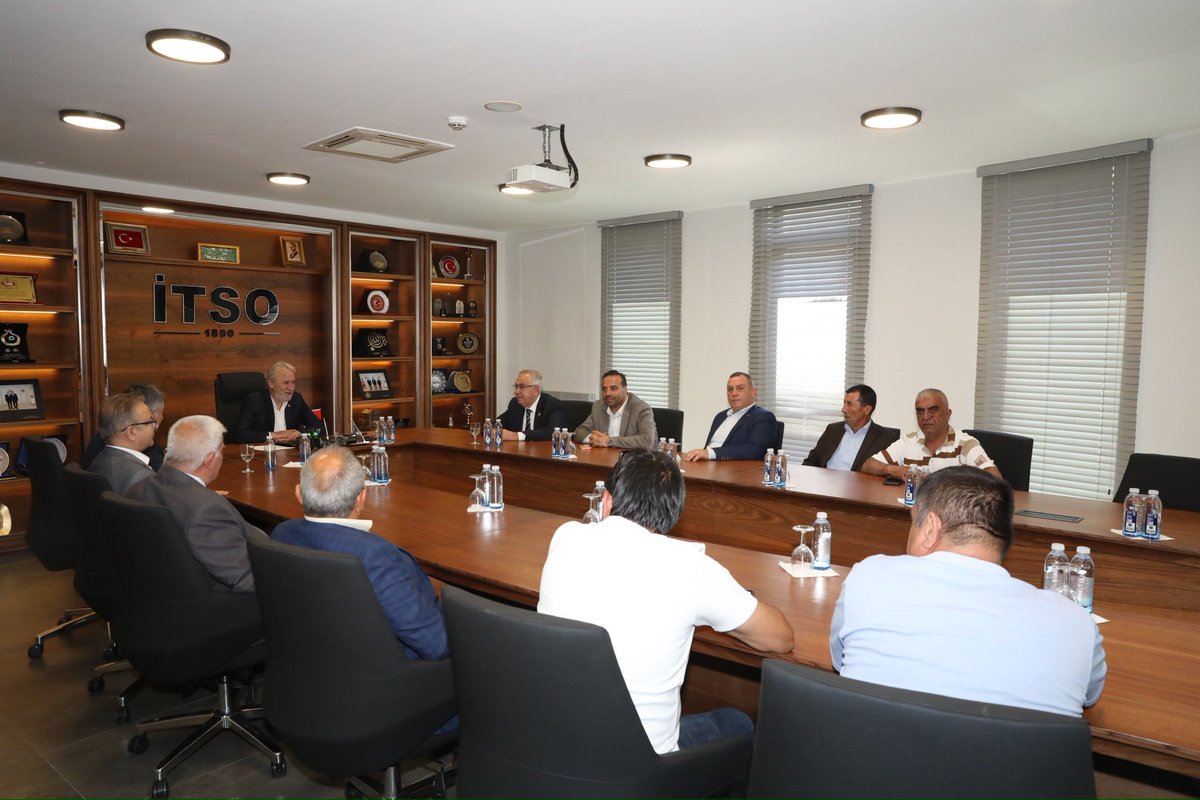 inegoltso's tweet photo. Demokrat Parti İzmir Milletvekili ve Genel Başkan Yardımcısı Haydar Altıntaş ile il ve ilçe yönetiminin Odamıza gerçekleştirdiği nazik ziyaretten dolayı kendilerine teşekkür ederiz. https://t.co/uIQvE4h2dF