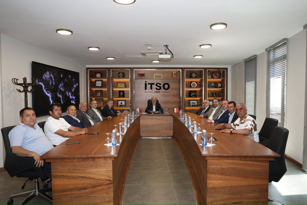 inegoltso's tweet photo. Demokrat Parti İzmir Milletvekili ve Genel Başkan Yardımcısı Haydar Altıntaş ile il ve ilçe yönetiminin Odamıza gerçekleştirdiği nazik ziyaretten dolayı kendilerine teşekkür ederiz. https://t.co/uIQvE4h2dF