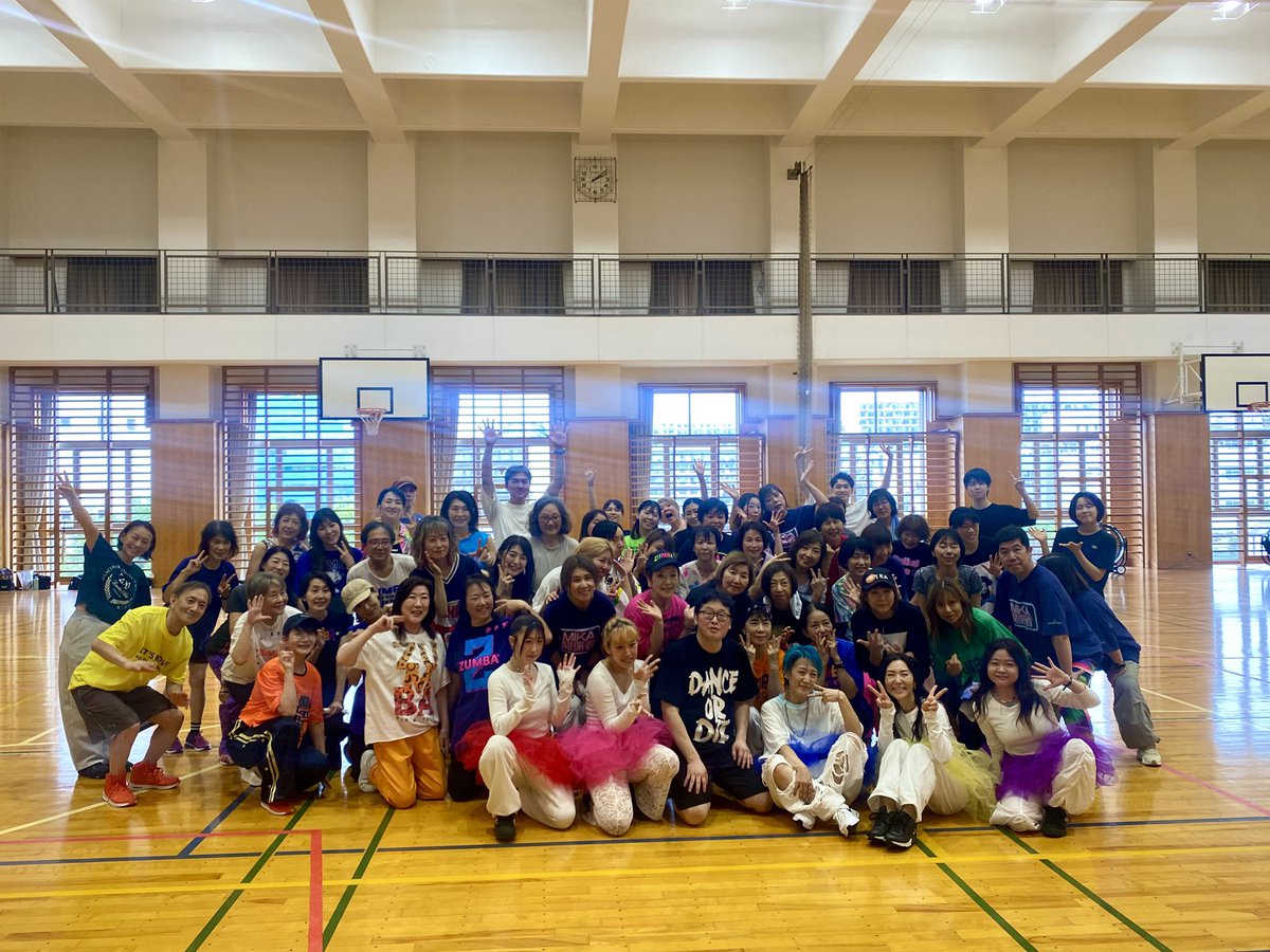 senzokudance's tweet photo. 6/7(日)脳神経外科医 市村真也先生主催 講師:MIKA先生による #ZUMBA WSが開催されました✨
音楽に合わせて全身を動かしながら笑顔で汗を流し、会場は大いに盛り上がりました💃🕺
学生達は普段取り組んでいるダンスとはまた違った魅力に触れる貴重な機会となりました🌟

#洗足学園音楽大学ダンスコース https://t.co/SCF2pVzoVt