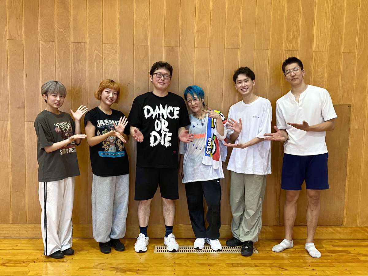 senzokudance's tweet photo. 6/7(日)脳神経外科医 市村真也先生主催 講師:MIKA先生による #ZUMBA WSが開催されました✨
音楽に合わせて全身を動かしながら笑顔で汗を流し、会場は大いに盛り上がりました💃🕺
学生達は普段取り組んでいるダンスとはまた違った魅力に触れる貴重な機会となりました🌟

#洗足学園音楽大学ダンスコース https://t.co/SCF2pVzoVt