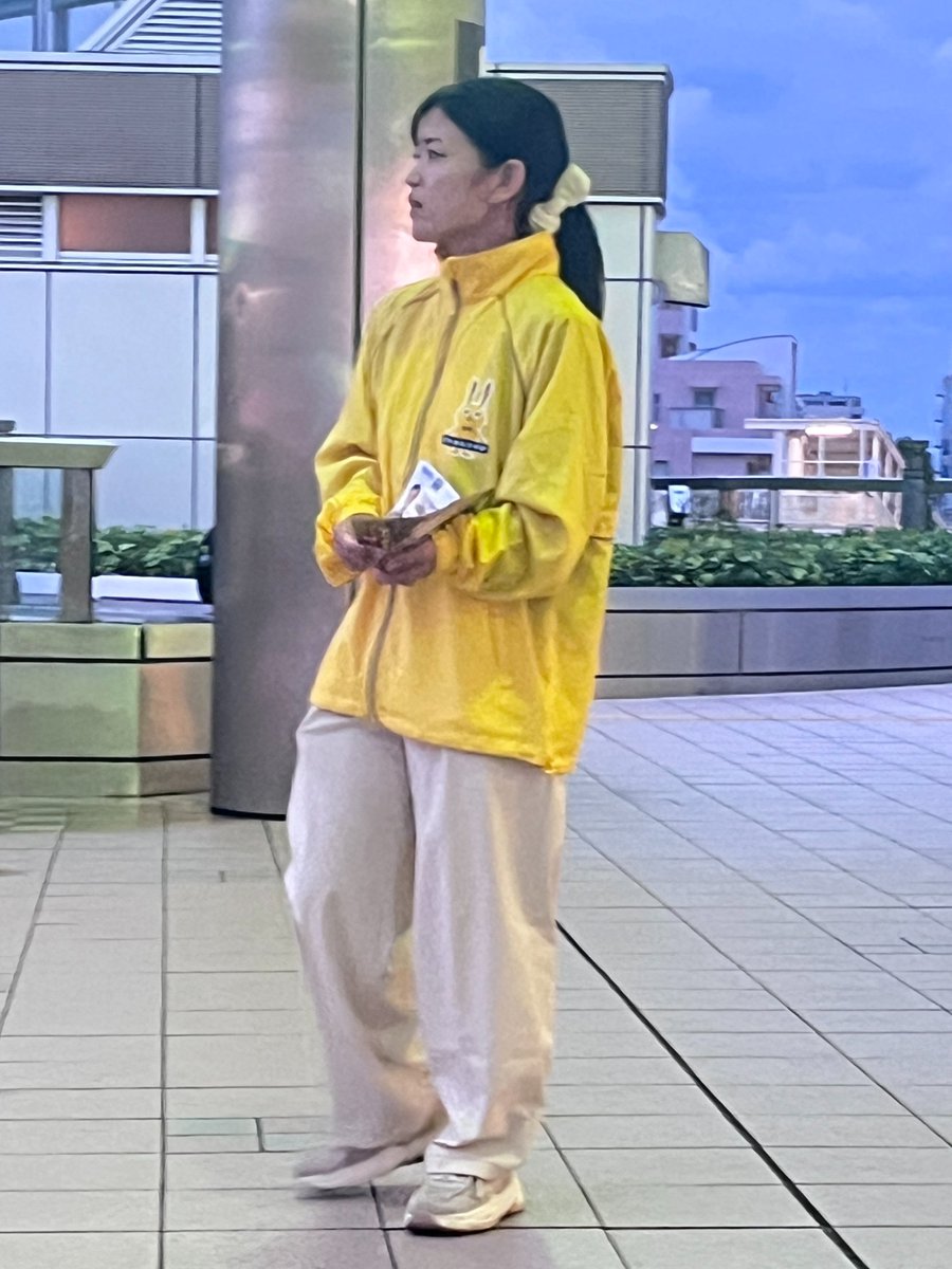 PinkFlamingos69's tweet photo. #やながわ真弓 @kokumin_mayumin 政策委員と共に 茅ヶ崎駅で街頭活動

若き農業の担い手でもあります。

農業の担い手不足や、食品メーカーの転出など #茅ヶ崎市 の課題は山積とのこと。

家路を急ぐ皆様。
チラシを受け取ってくださり、ありがとうございました🙇‍♂️

#AGU
#国民民主党 https://t.co/i3PSMbrHpT