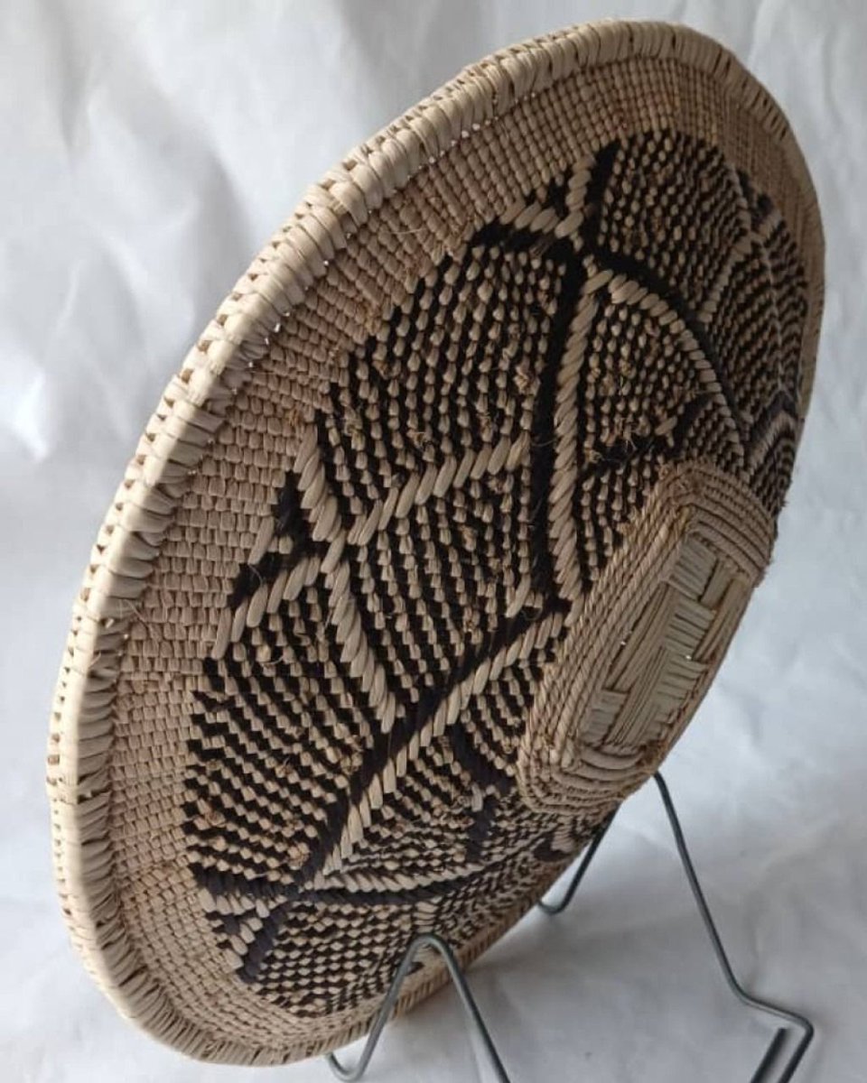 mytarooka's tweet photo. Bring authentic Zimbabwean craftsmanship to your walls: 12" (30cm) Nambiya wall deco basket for just $55. Handwoven with unique texture and pattern; a perfect focal point for any room. #AfricanArt #Handmade 
https://t.co/vsTnTP6GZd https://t.co/yiPaYrHimB