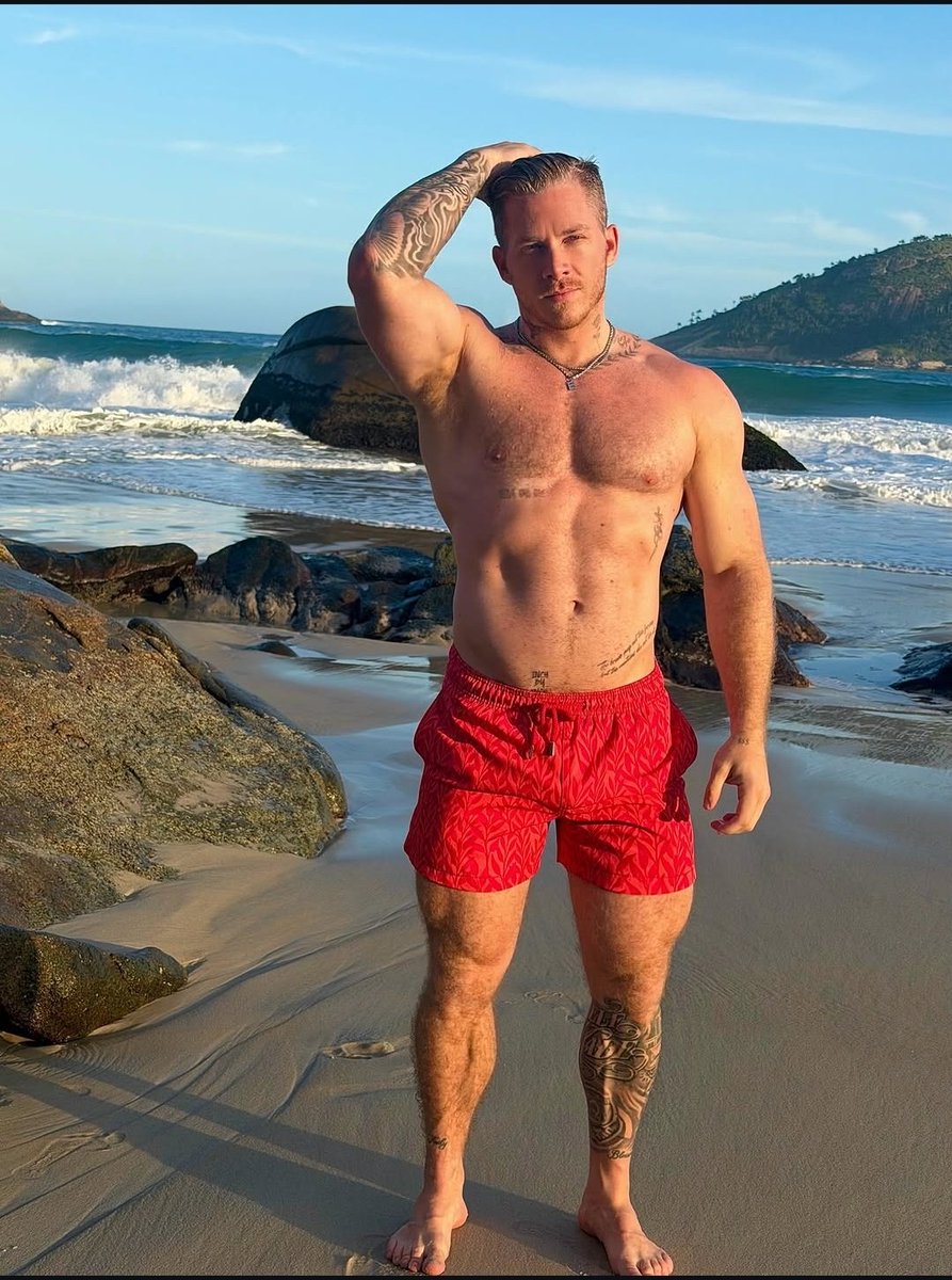 Evanpitcher1's tweet photo. The bathing suit only lasted as long as you would 😉 https://t.co/Y9IYyOqvl6