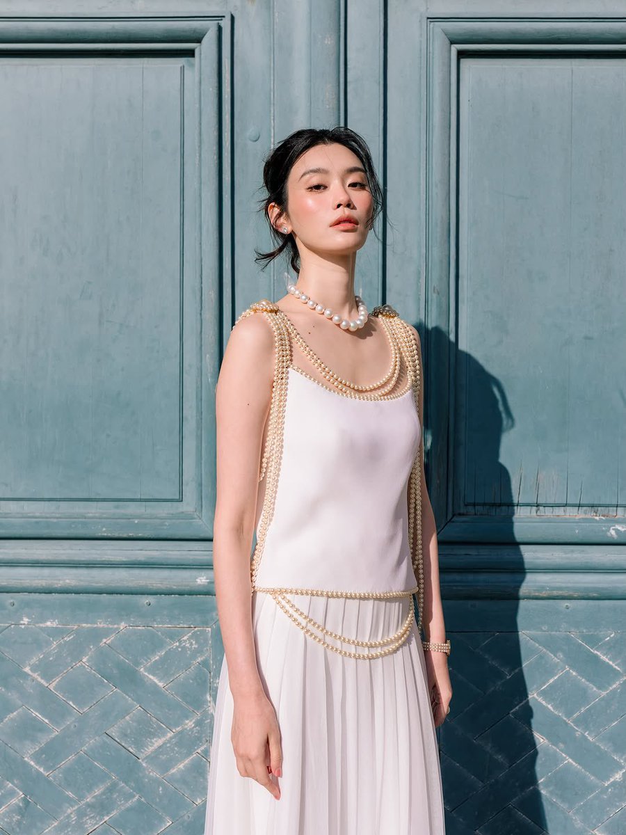 modelsdiaryy's tweet photo. ming xi wearing vintage chanel 1989 haute couture for her welcome dinner look, "since 1989 is my birth year, I wanted to wear a piece with deep sentimental value" https://t.co/wiEfKsY8aH