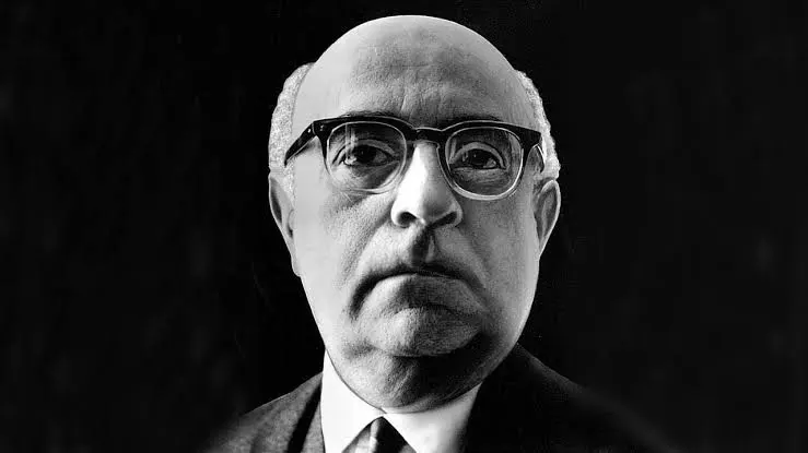 frioconbotas's tweet photo. Hoy a las 23 h, como todos los martes, "Cómo invertir en ideas". En homenaje al Indio, el tema es la interpretación. Veremos hasta donde nos llega el contraste entre dos rockstars: Th. Adorno con su "La vida no vive" vs. El indio con "Vivir solo cuesta vida". 
Link abajo ⬇️ https://t.co/6DRKG412sk