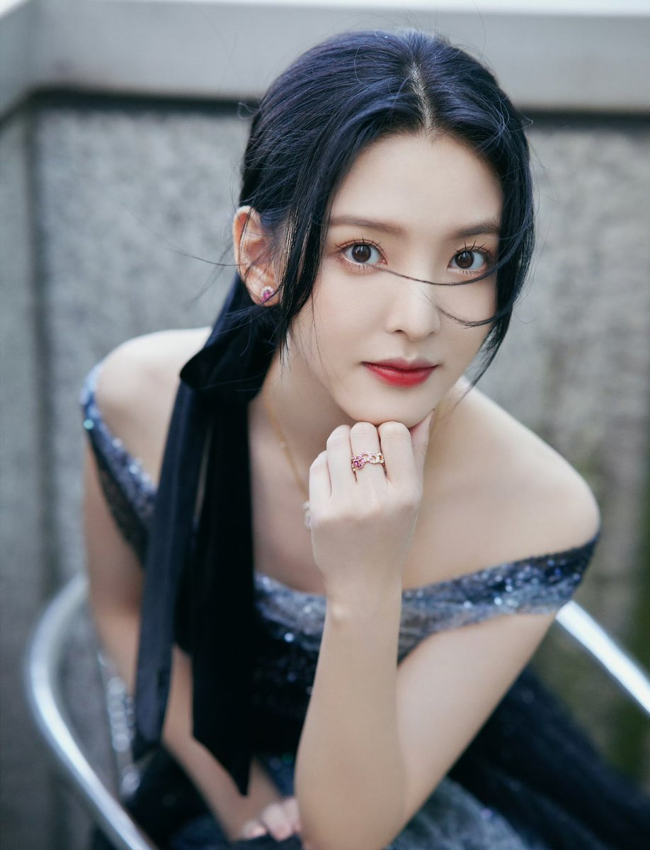 rruonans's tweet photo. zhang ruonan for weibo movie night five years ago 🥹🖤 https://t.co/4qgUe9Cbgp