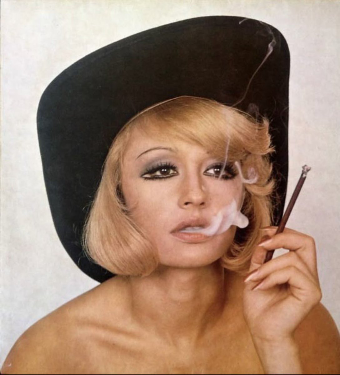 Replicante97's tweet photo. Raffaella Carrà https://t.co/7nVLFZWDNY