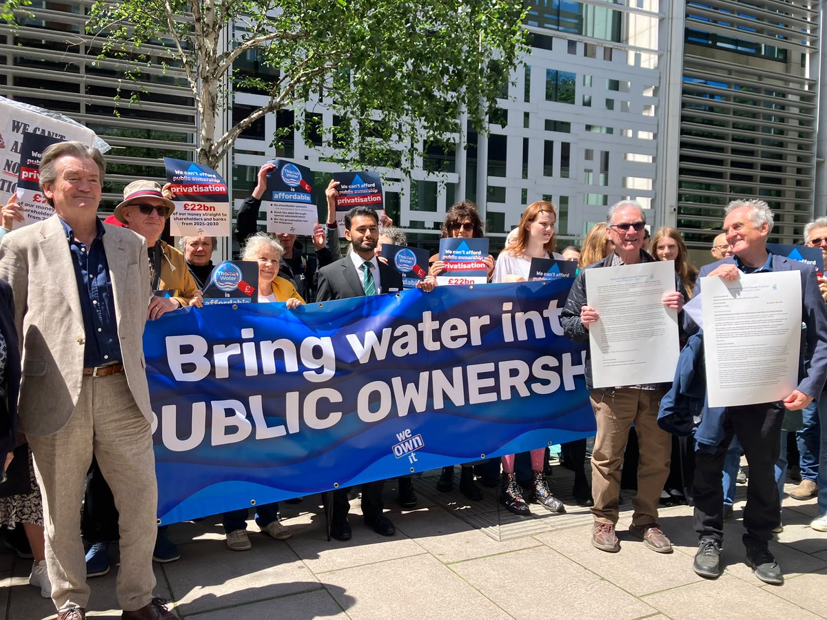 CatHobbs's tweet photo. Absolutely fantastic protest with @Feargal_Sharkey @ashsmith43 @watervole3 @WindrushWasp the Dirty Business campaigners 🤩

Government must regulate water companies until they're unprofitable, then PUBLIC OWNERSHIP

Otherwise privatisation will waste £44 BILLION in next 10 years https://t.co/FHPcQbAKit
