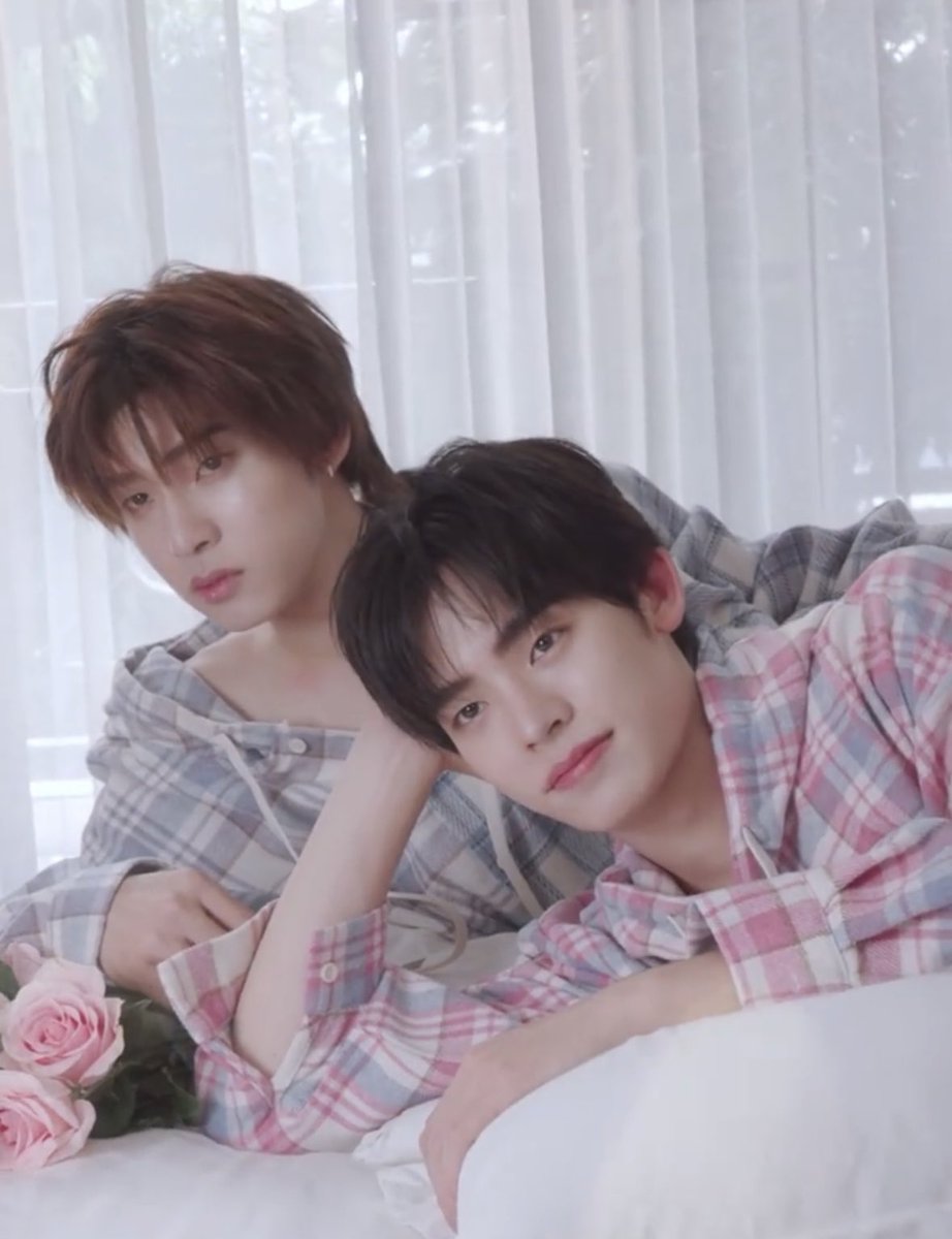 porvoiceaddict_'s tweet photo. Blessed to see tee's exposed shoulder https://t.co/ygygtBtg3M