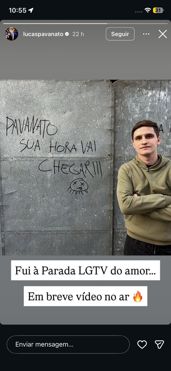 derikneske's tweet photo. Tive o desprazer de ver essa criatura na parada. Ele estava rodeado de assessores. Senti uma energia tão pesada. Aposto que foi alguém da turma dele que escreveu isso só pra fazer mídia e polemizar. Esse povo tem hiperfoco em provocar e ganhar visibilidade em cima da comunidade🏳️‍🌈 https://t.co/tDqmuq1V5s