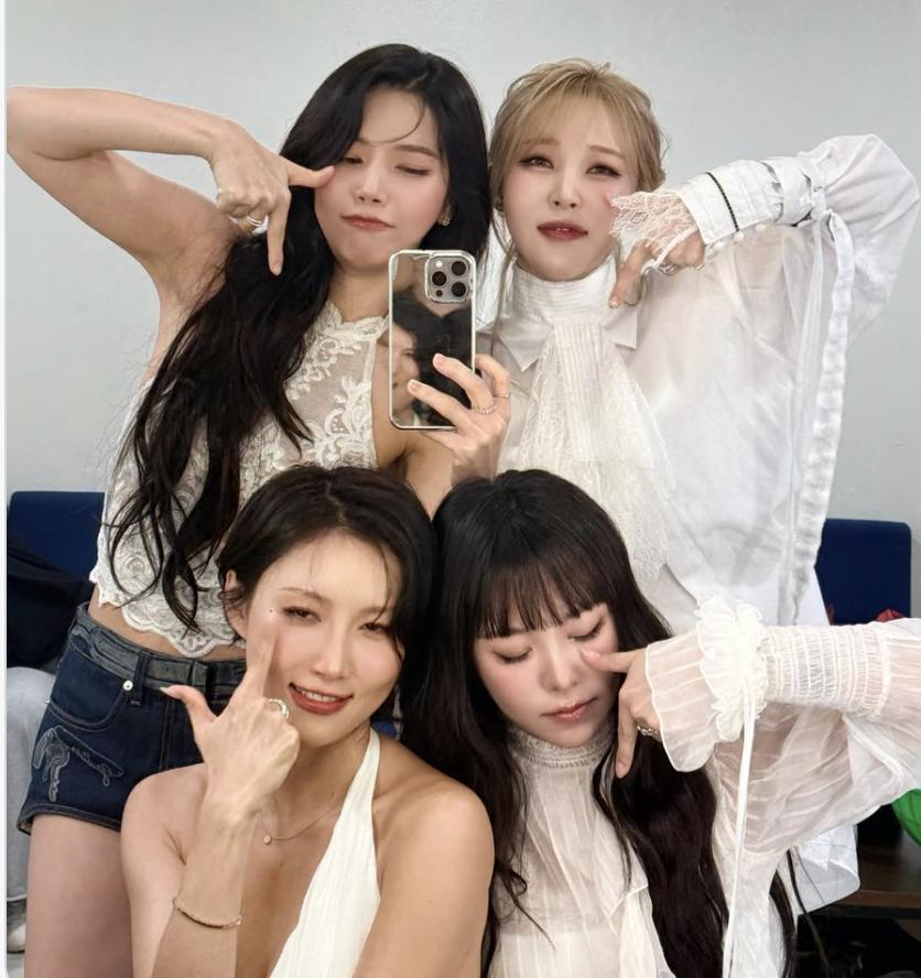 LTren794204's tweet photo. Please invite #MAMAMOO  for 4 Flowers and  #Hwasa for "So Cute"performance. 

Imagine Mamamoo back perform at awards event again. Be Epic! 

I think mamamoo be on tour then I gather.

@RBW_MAMAMOO https://t.co/GLKZybHw76