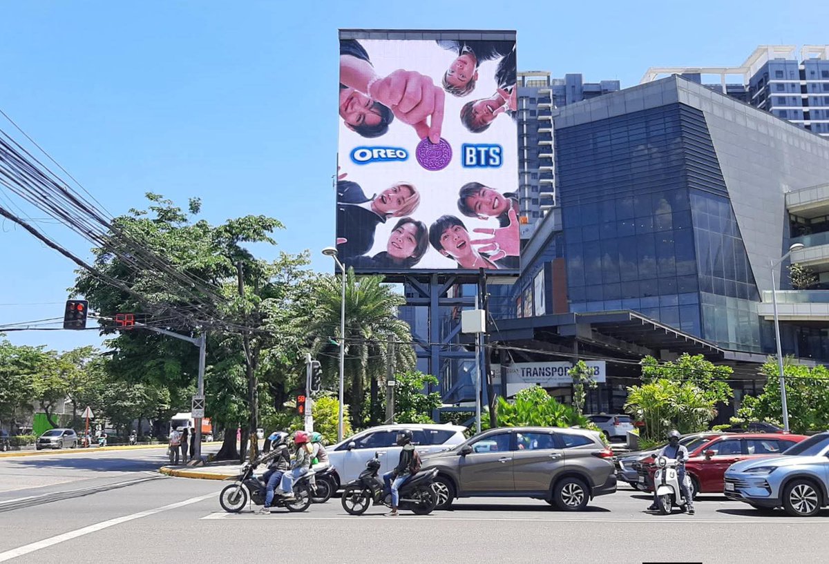 TheMarkMonta's tweet photo. Oreo X BTS has finally landed in #Cebu !!! #btsarmy where you at?? #bangtan #oreobtsph https://t.co/41paPPt1kM