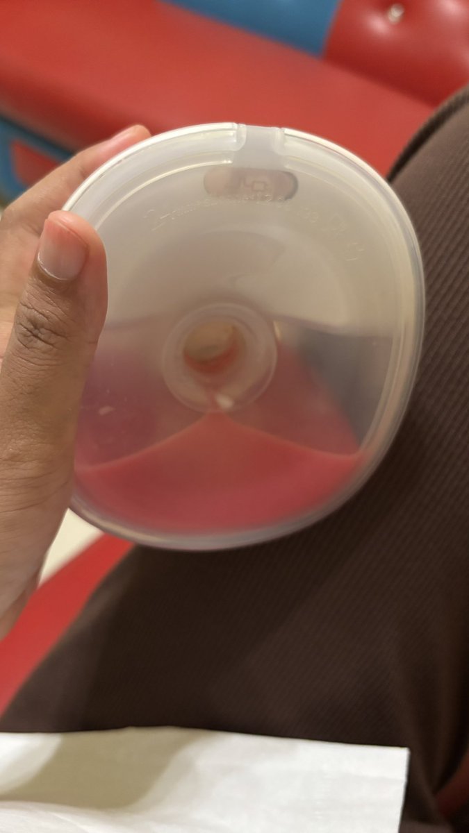 lelippo's tweet photo. Perjuangan meng-ASI-hi. Lumayan sering kejadian. Pernah beberapa kali yang sampe menggumpal2 juga. Tapi (tentu atas izinNya) aku hebat. Nyatanya hampir 16 bulan ini jadi full mom eping. MasyaAllah 🥹😭 https://t.co/jwpGlPTeXC