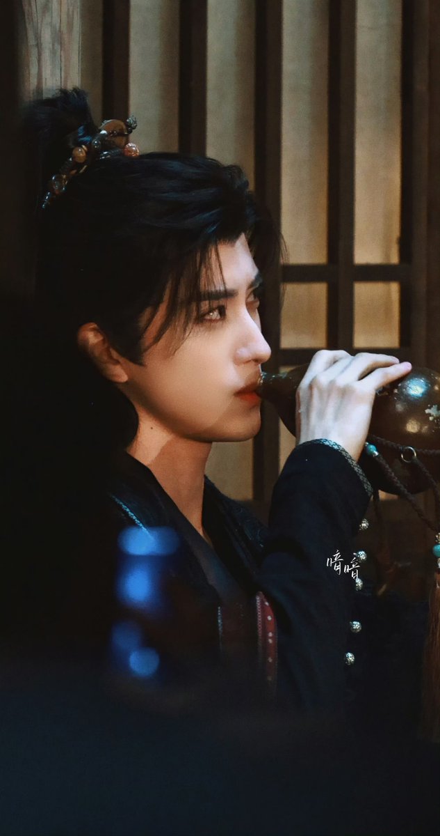 foruipeng's tweet photo. 📸 260609 • Cuo Shi Lu filming Day 7.

Drunken by your handsomeness.

©️: On watermark

#AoRuipeng #敖瑞鹏 #CuoShiLu #错世录 https://t.co/ain79FraHM
