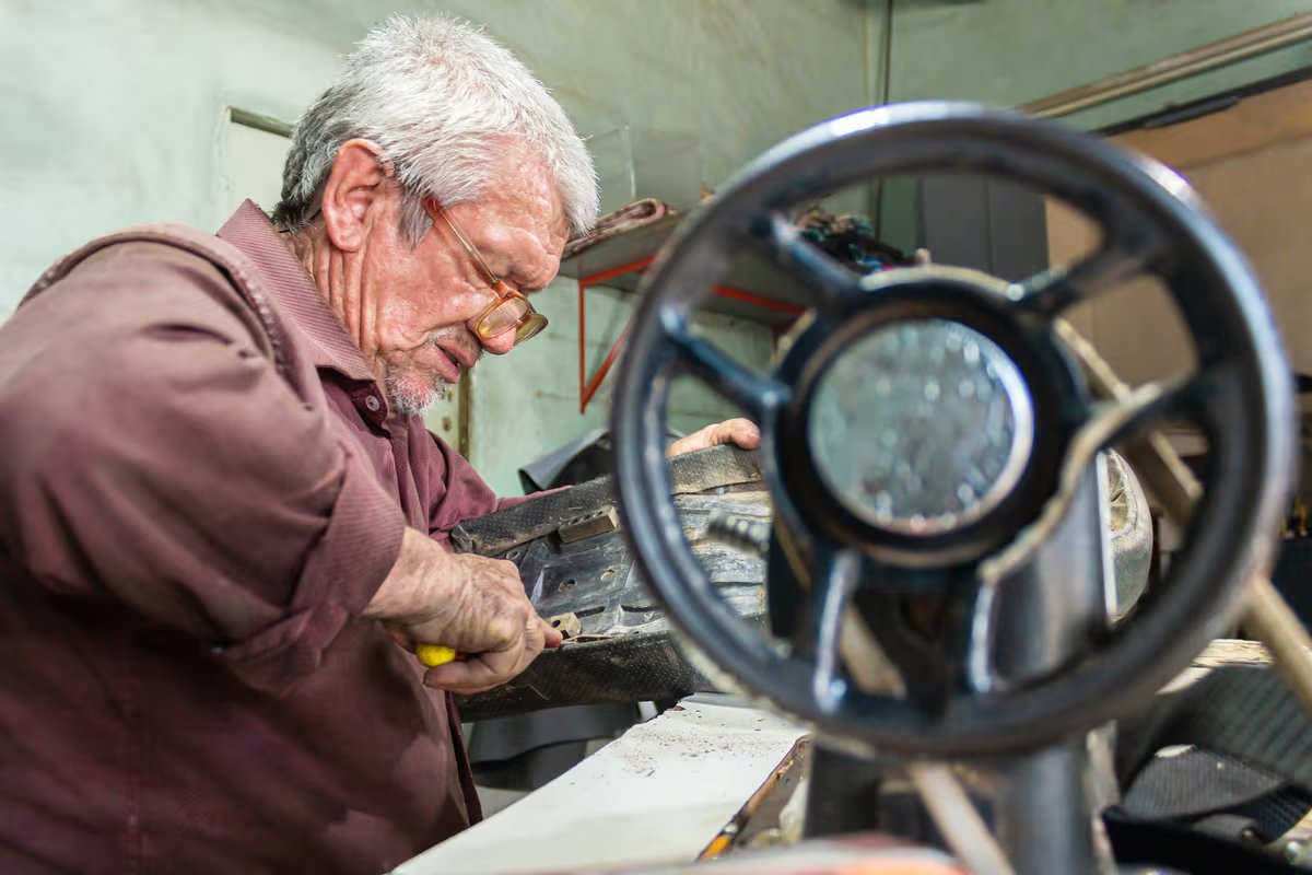prevsite's tweet photo. A Portaria DIRBEN número 1.333/2026 atualizou os procedimentos de reabilitação profissional no INSS. A norma reafirma que a incapacidade para a profissão habitual não garante automaticamente a aposentadoria por incapacidade permanente. 🧵 https://t.co/JdtTjWL9nJ