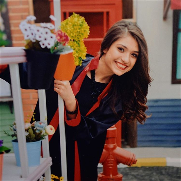 TurkunInkilabi's tweet photo. Henüz 22 yaşındayken etnik bölücü terör örgütü PKK tarafından şehit edilen öğretmen Şenay Aybüke Yalçın'ı ve onun nezdinde tüm şehit öğretmenlerimizi saygıyla anıyoruz. https://t.co/ml4WnIrqO6