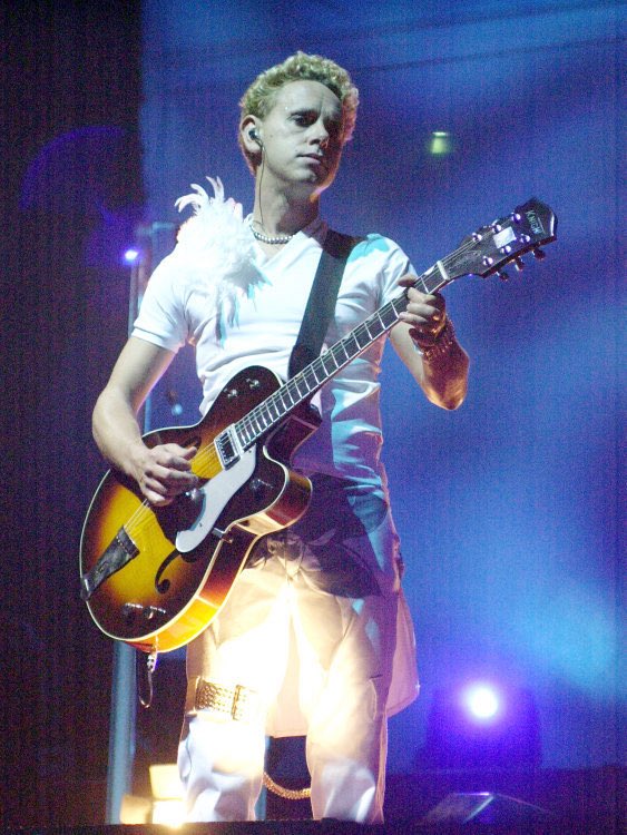 hypnotizerLuna's tweet photo. Something about Martin’s Exciter tour outfit… that belt(?) is so cunty https://t.co/838W9TWo5J