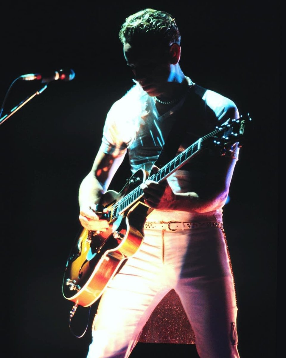 hypnotizerLuna's tweet photo. Something about Martin’s Exciter tour outfit… that belt(?) is so cunty https://t.co/838W9TWo5J