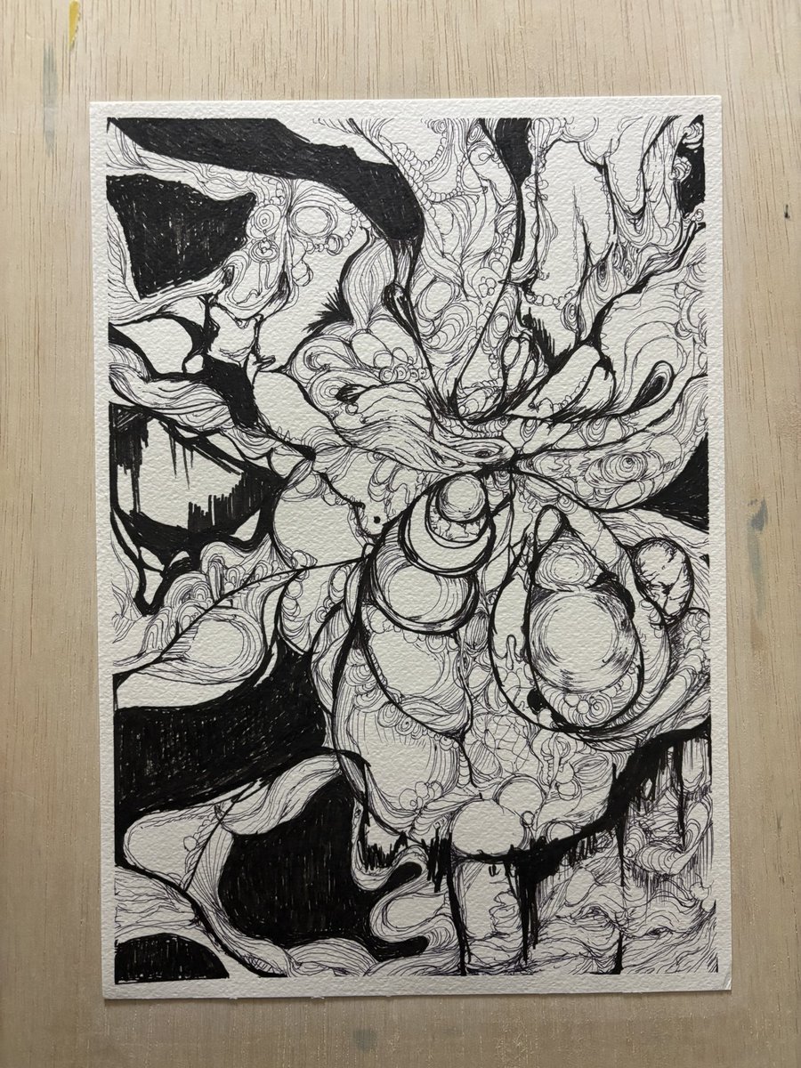 沈黙の蠢き 誰にも見えない場所で脈を打つ。 #抽象画 #ペン画