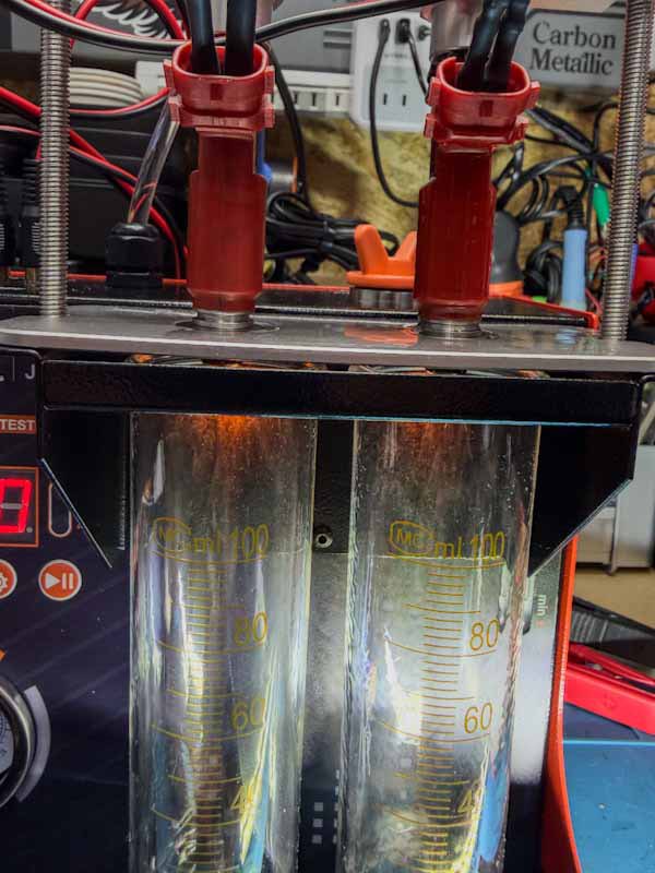 RAT_F6's tweet photo. インジェクターテスターがセールで安かったので思わず買ってしまった

写真の撮り方が悪いが1枚目2枚目、純正インジェクターは1個動かず

次使う予定の300ccは良い感じ

少し手を加えないと使いづらいが、動作確認とかなら使えるかな

出番がどの程度あるかは微妙ですがねw https://t.co/KBZ1gFCpQH