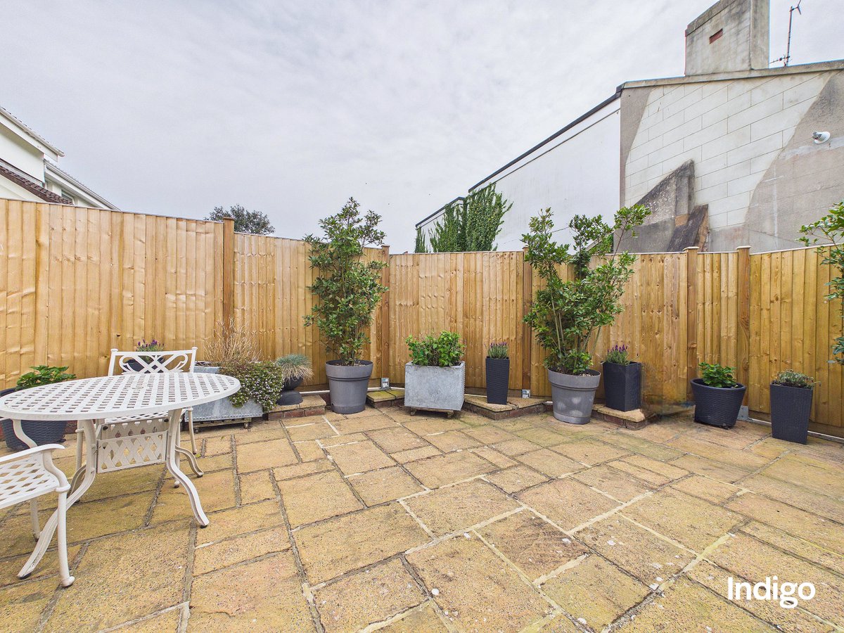 indigoestates's tweet photo. FOR SALE | ST HELIER

Asking £549,000

https://t.co/9xNiJXLTLg   

Please contact sales@indigo.je 
or call 01534 639955  

#indigoestates #jerseyci #forsaleinjersey #channelislands https://t.co/KsDHyrqygw