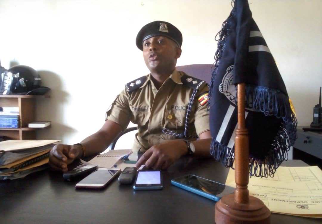 CountryRadio87's tweet photo. Territorial Police at Kanungu in Kanungu District is holding a senior 4 Student of Trinity College Butogota Sec School Identified as Elisa John m/aged 20yrs for allegedly setting fire on the Male Dormitory. 

This occurred on June 8, at approximately 08:30Pm .
#CountryRadio87 https://t.co/6GVjhOcKHh