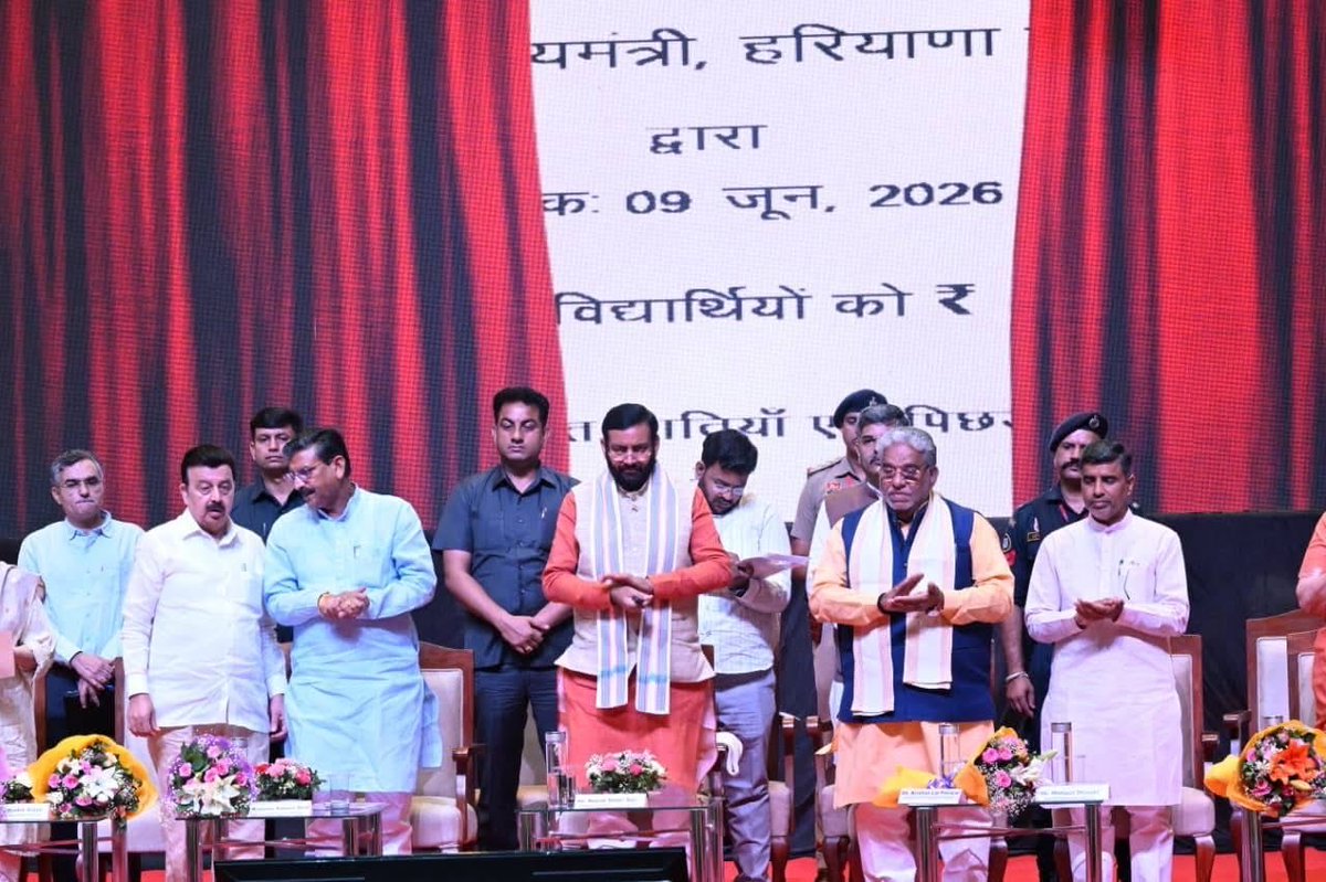 KrishanLPanwar's tweet photo. "सशक्त पंचायत समारोह", पंचकूला।
पंचकूला में आयोजित राज्य स्तरीय सशक्त पंचायत समारोह में मुख्य अतिथि माननीय मुख्यमंत्री श्री Nayab Saini  जी के साथ बतौर समारोह अध्यक्ष सम्मिलित हुआ। मा. मुख्यमंत्री जी ने विभिन्न जनकल्याणकारी योजनाओं के तहत कुल 2,697 करोड़ रुपये की राशि जारी की | https://t.co/4F6ZII8SkB
