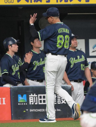 yakulpon's tweet photo. ３位転落のヤクルト・池山監督「今までがうまくいきすぎてたかも」九回キハダで逃げ切れず「ズルズルいかないように」(デイリースポーツ)

「我慢、辛抱の言葉が当てはまる。今までが、うまくいきすぎてたかも。こういうところの踏ん張りどころでズルズルいかないように。しっかり前を向いて、
また明日、一戦、頑張っていきたいと思います」
https://t.co/eHTDyUuIpz