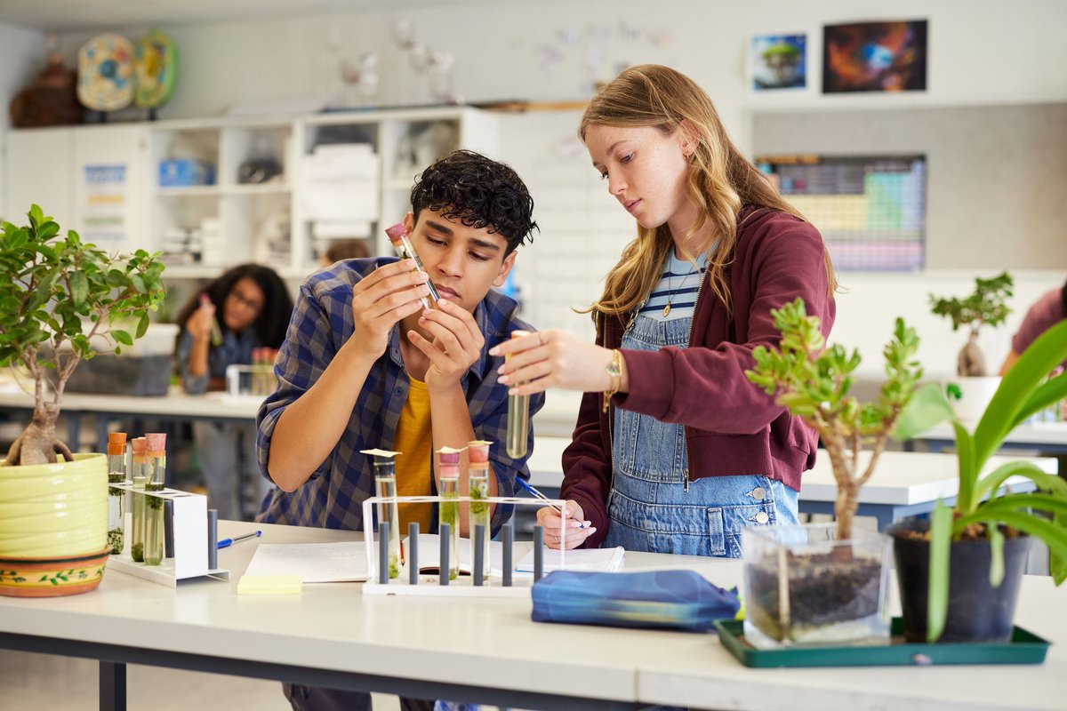 MRFImpacts's tweet photo. A multistate team is developing new curricula &amp; teacher training to incorporate #STEM into high school agricultural education. This prepares students for the workforce &amp; supports our nation’s long‑term economic vitality. https://t.co/YIb3dYkmjY @USDA_NIFA @AgIsAmerica https://t.co/TjRil7rYyQ