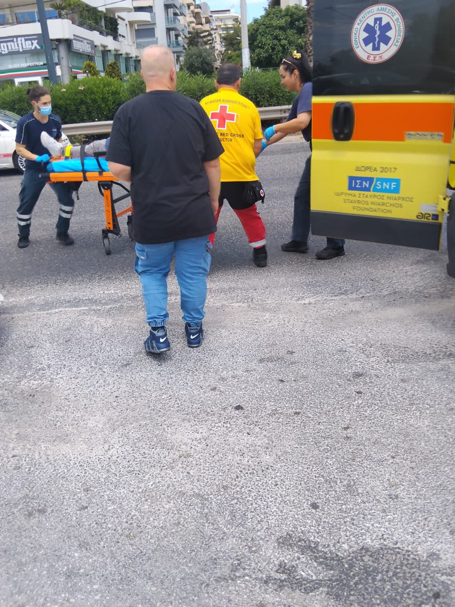 greekredcross's tweet photo. Ελληνικός Ερυθρός Σταυρός: Εθελοντές προσέφεραν Πρώτες Βοήθειες σε θύμα τροχαίου  στην Λ. Ποσειδώνος. 

#hellenicredcross https://t.co/ydk1XiZ3rg
