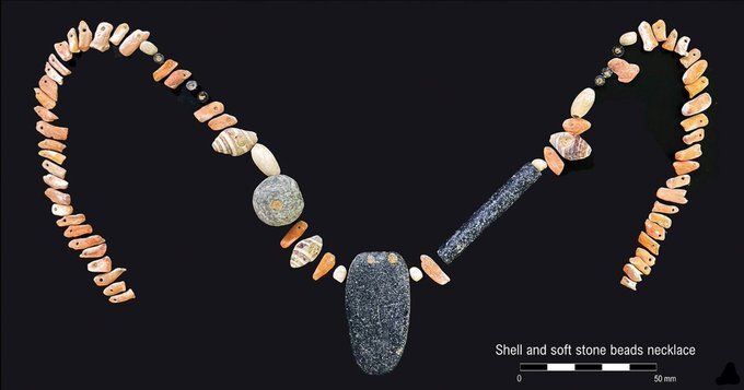 AntiquityJ's tweet photo. This beautiful shell and soft stone necklace was found in a Neolithic cemetery in Wadi Nafūn, Oman. 

Whilst the majority of grave goods here were personal ornaments, the cemetery was built and maintained by multiple migratory communities.

🔗 from 2025 🆓 https://t.co/vy7aLeVKr4 https://t.co/iRa2xrGbui