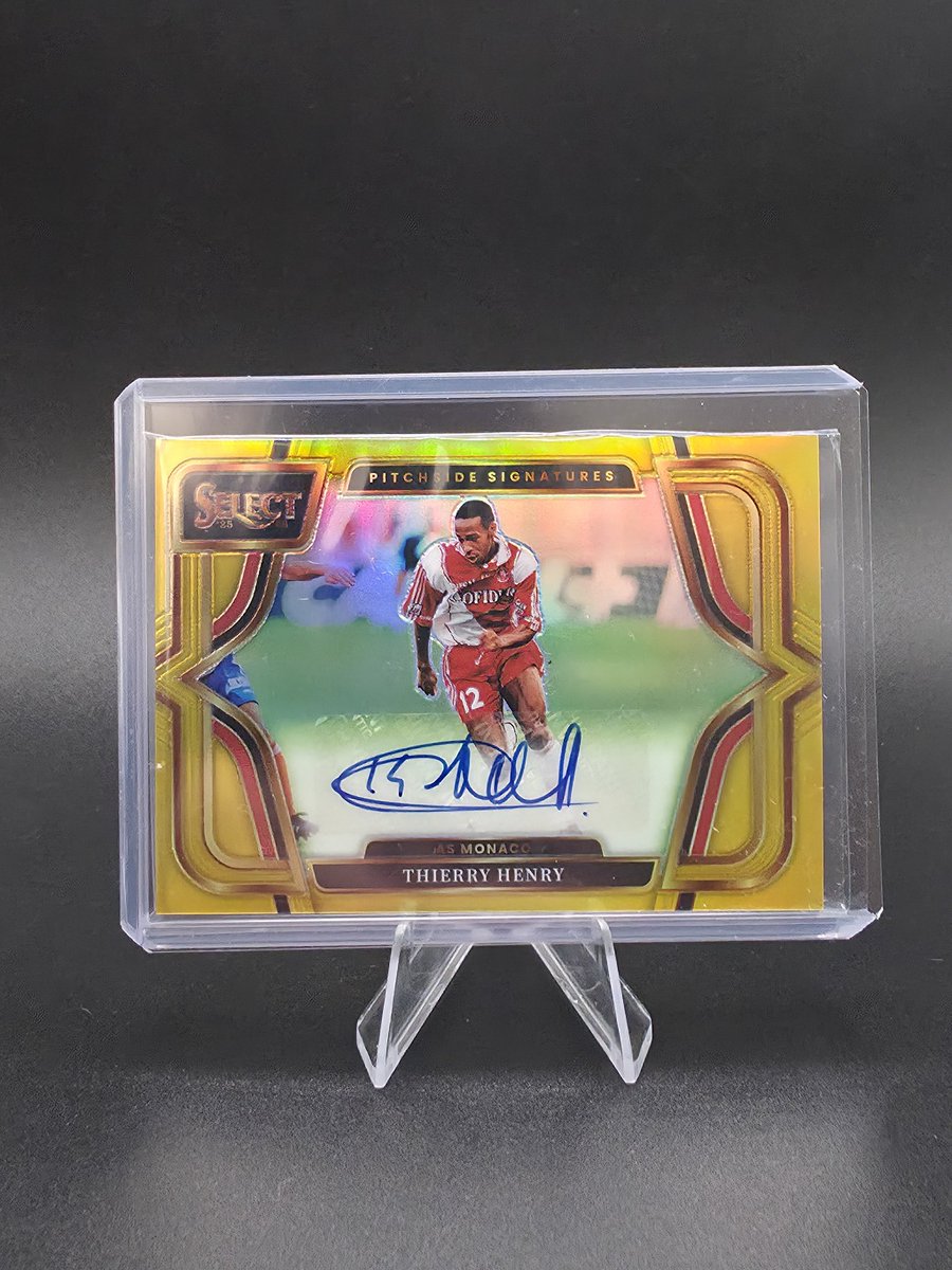 mrdru69's tweet photo. Dinguerie sortie d'une Select Ligue1 ! L'opening de la box est sur mon insta #thehobby @MintGames_IKB https://t.co/KfUW8OVXw3