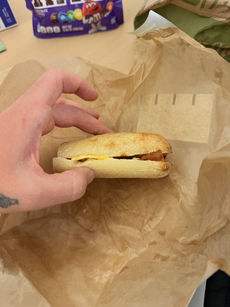 Austinlord5's tweet photo. What @panerabread shows I’m  ordering, versus what they actually serve lol 😂 https://t.co/f57VkmhONf