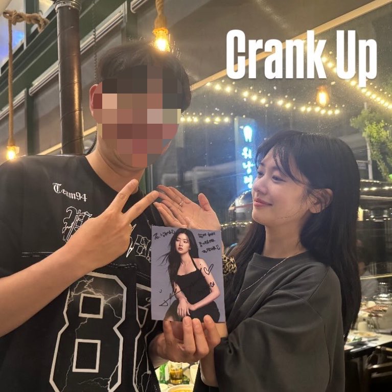 lovveback's tweet photo. getting an autograph from THEE jung somin herself with her finest hottest pic like wow what a dream https://t.co/tG2A9rVK1M