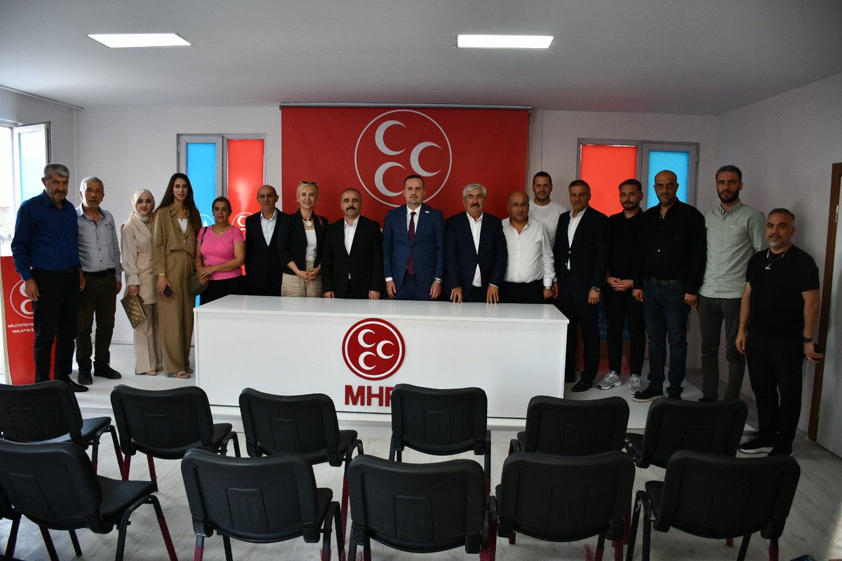 SalihKarademirs's tweet photo. 📍Milliyetçi Hareket Partisi İl Başkanlığı

6 Şubat depreminin ilk anından itibaren sahada gösterdiği gayretle, Malatya’mıza sahip çıkan ve  hemşehrilerimizin gönlünde taht kuran Milliyetçi Hareket Partisi Malatya İl Başkanlığı görevine getirilen Sn. Turgay Şengönül ve kıymetli yönetimine; MHP Battalgazi İlçe Başkanlığı görevine getirilen Sn. Mehmet Ateş’e ve MHP Yeşilyurt İlçe Başkanlığı görevine getirilen Sn. Şemsettin Tüdün’e MAGİNDER Yönetim Kurulu olarak hayırlı olsun ziyaretinde bulunduk.

Milliyetçi Hareket Partisi Malatya Teşkilatımızın, Malatya’mızın gelişimi ve geleceği adına azim ve kararlılıkla çalışmalarını sürdüreceğine inanıyor; MAGİNDER olarak Malatya’mızın menfaatine olan her konuda destek vermeye devam edeceğimizi ifade ediyoruz.

Nazik misafirperverlikleri dolayısıyla başta İl Başkanımız Sn. Turgay Şengönül olmak üzere kıymetli yönetimine teşekkür ediyor, Milliyetçi Hareket Partisi Malatya Teşkilatımıza yeni görev dönemlerinde üstün başarılar diliyoruz.

#malatya #Türkiye #mhp #ülküocakları #ortaksevdamızmalatya
🇹🇷🇹🇷🇹🇷