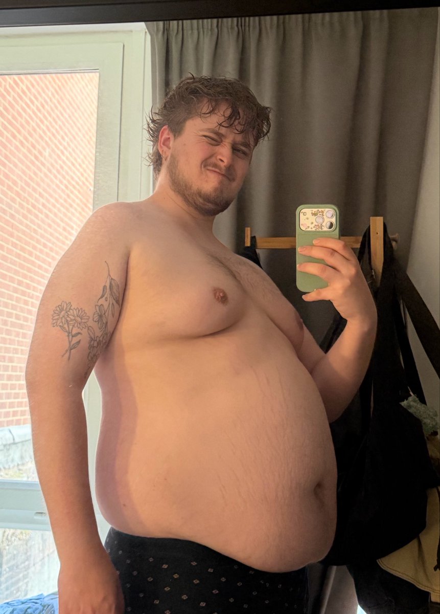 Pato_Gordito_'s tweet photo. Happy tummy Tuesday 🥸 https://t.co/e8XAUhEkcw